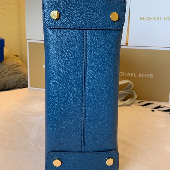 MichaelKors Mercer Large Saffiano Leather ToteBag - Picture 5 of 12